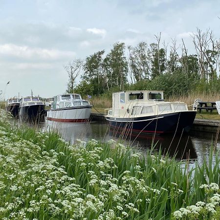 Boat Ella - Kamperen Op Het Water -Niet Om Mee Te Varen -Read Host Profile-Lees Hostprofiel Jutrijp 外观 照片