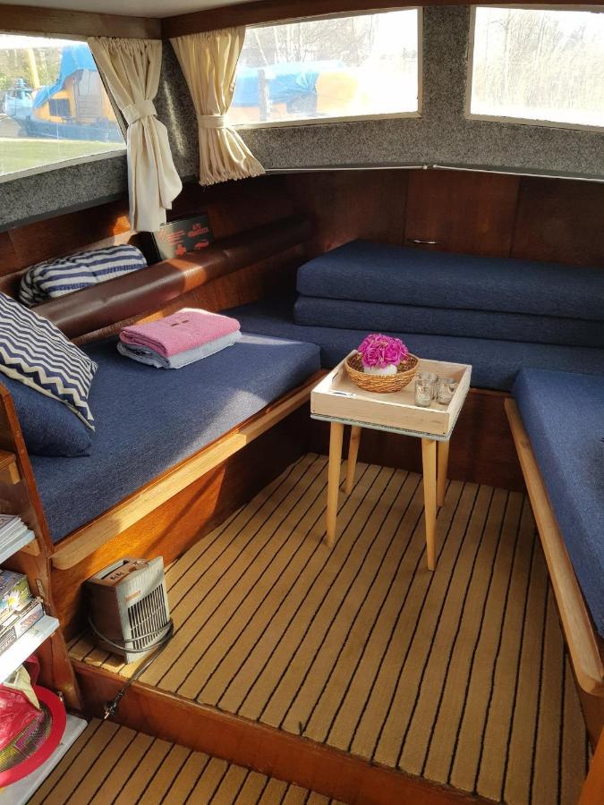 Boat Ella - Kamperen Op Het Water -Niet Om Mee Te Varen -Read Host Profile-Lees Hostprofiel Jutrijp 外观 照片