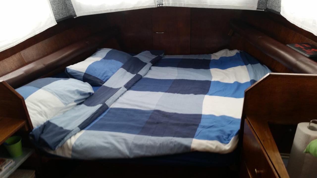 Boat Ella - Kamperen Op Het Water -Niet Om Mee Te Varen -Read Host Profile-Lees Hostprofiel Jutrijp 外观 照片