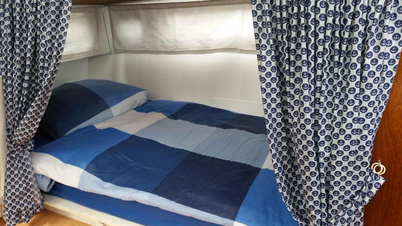 Boat Ella - Kamperen Op Het Water -Niet Om Mee Te Varen -Read Host Profile-Lees Hostprofiel Jutrijp 外观 照片