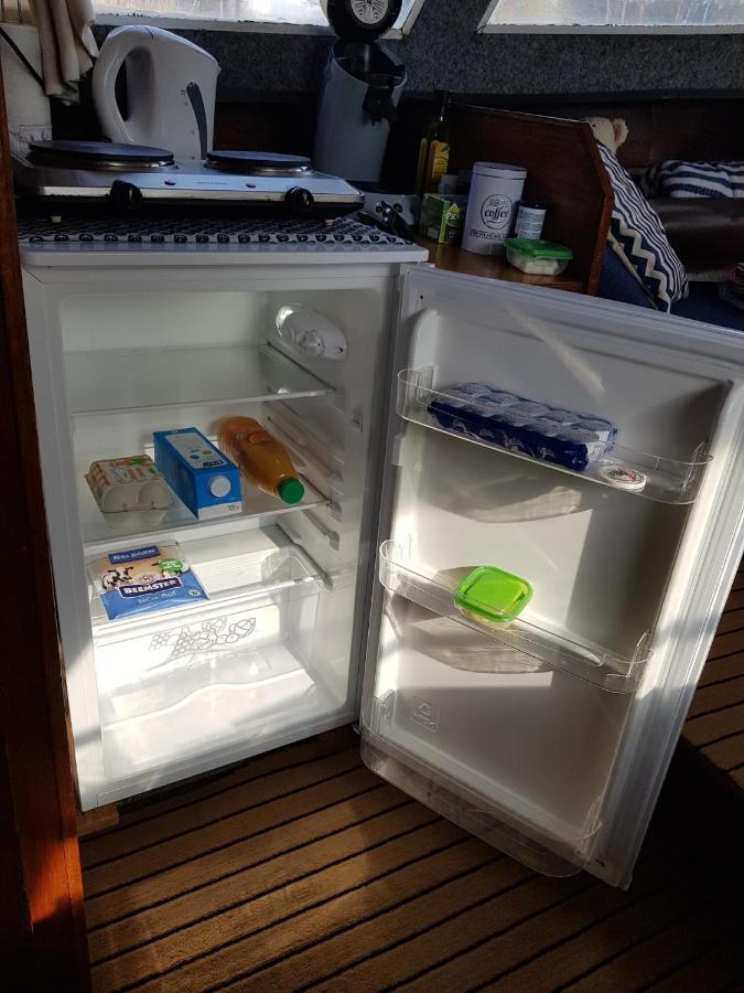 Boat Ella - Kamperen Op Het Water -Niet Om Mee Te Varen -Read Host Profile-Lees Hostprofiel Jutrijp 外观 照片