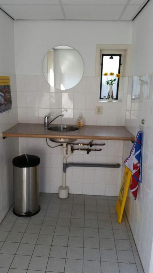 Boat Ella - Kamperen Op Het Water -Niet Om Mee Te Varen -Read Host Profile-Lees Hostprofiel Jutrijp 外观 照片