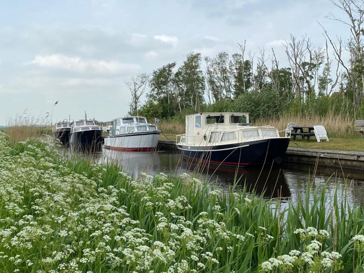 Boat Ella - Kamperen Op Het Water -Niet Om Mee Te Varen -Read Host Profile-Lees Hostprofiel Jutrijp 外观 照片